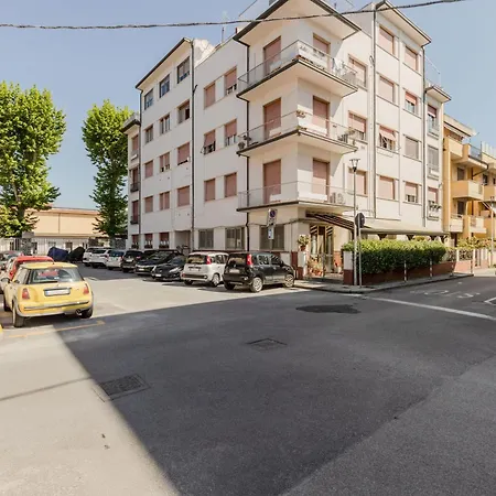 Guesthost - Appartement Viareggio
