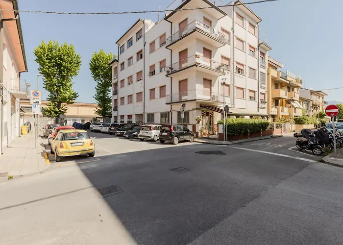 Guesthost - Appartement Viareggio